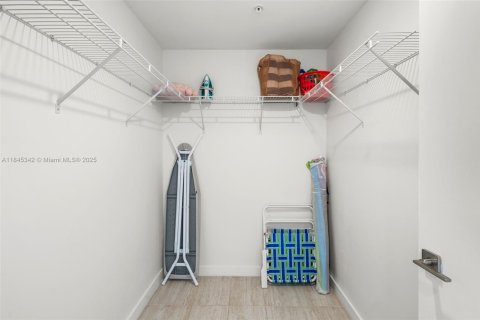 Купить кондоминиум в Майами, Флорида 2 спальни, 79.43м2, № 1938581 - фото 16