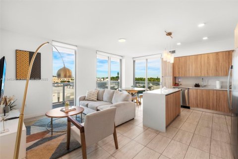 Кондоминиум с 2 спальнями в Майами, Флорида № 1938581