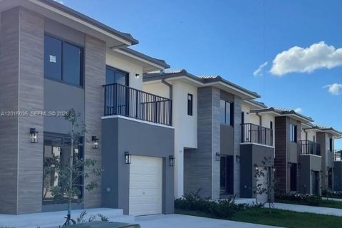Villa ou maison à Florida City, Floride 5 chambres, 176.7 m2 № 2145715