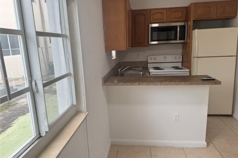 Casa en alquiler en Miami Beach, Florida, 650.22 m2 № 2010579 - foto 10