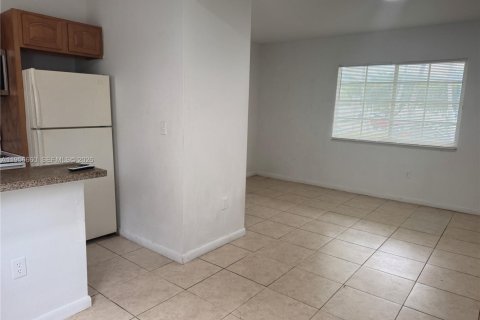 Casa en alquiler en Miami Beach, Florida, 650.22 m2 № 2010579 - foto 9