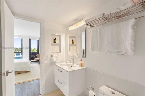 Condo in Bay Harbor Islands, Florida, 1 bedroom  № 1441782 - photo 12