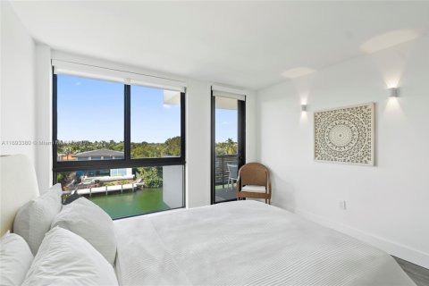 Condo in Bay Harbor Islands, Florida, 1 bedroom  № 1441782 - photo 15