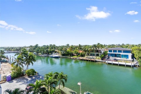 Condo in Bay Harbor Islands, Florida, 1 bedroom  № 1441782 - photo 21