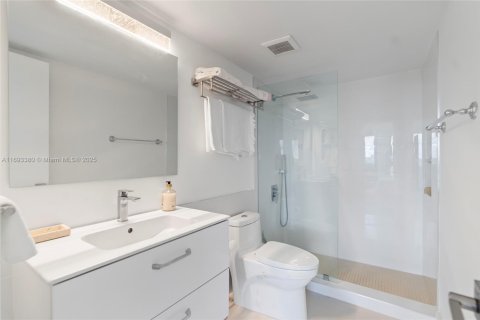 Condo in Bay Harbor Islands, Florida, 1 bedroom  № 1441782 - photo 11