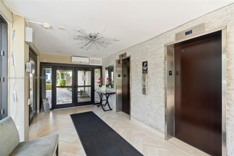 Condo in Bay Harbor Islands, Florida, 1 bedroom  № 1441782 - photo 30