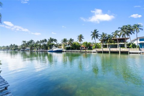 Condo in Bay Harbor Islands, Florida, 1 bedroom  № 1441782 - photo 26