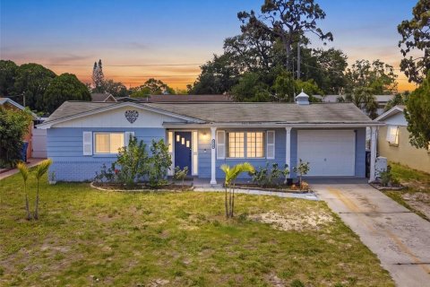 House in Holiday, Florida 2 bedrooms, 93.27 sq.m. № 2229188