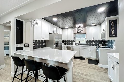 Commercial property in Orlando, Florida 4 bedrooms, 170.01 sq.m. № 2364872 - photo 27