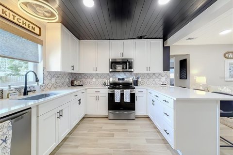 Commercial property in Orlando, Florida 4 bedrooms, 170.01 sq.m. № 2364872 - photo 7