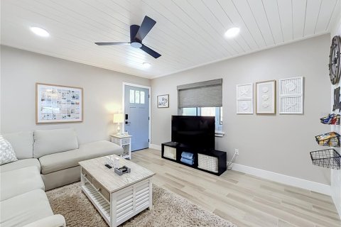 Commercial property in Orlando, Florida 4 bedrooms, 170.01 sq.m. № 2364872 - photo 5