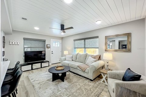 Commercial property in Orlando, Florida 4 bedrooms, 170.01 sq.m. № 2364872 - photo 24
