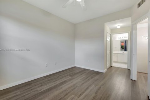 Touwnhouse à vendre à Doral, Floride: 2 chambres, 91.04 m2 № 1969087 - photo 15