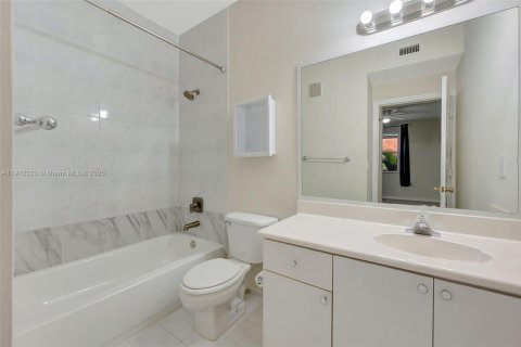 Touwnhouse à vendre à Doral, Floride: 2 chambres, 91.04 m2 № 1969087 - photo 20