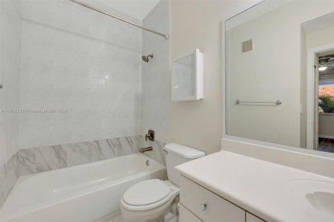 Touwnhouse à vendre à Doral, Floride: 2 chambres, 91.04 m2 № 1969087 - photo 19