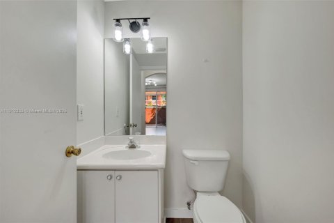 Touwnhouse à vendre à Doral, Floride: 2 chambres, 91.04 m2 № 1969087 - photo 12