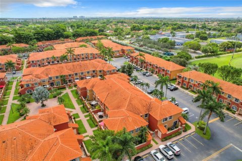 Touwnhouse à vendre à Doral, Floride: 2 chambres, 91.04 m2 № 1969087 - photo 30