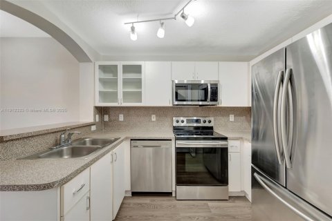 Touwnhouse à vendre à Doral, Floride: 2 chambres, 91.04 m2 № 1969087 - photo 3