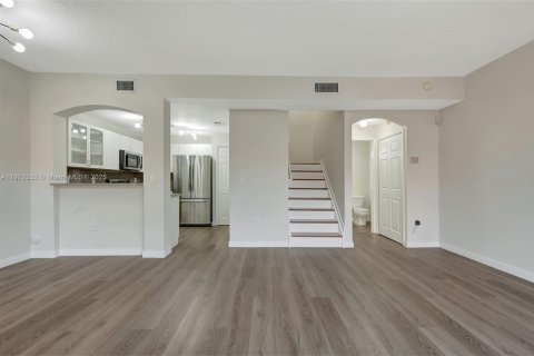 Touwnhouse à vendre à Doral, Floride: 2 chambres, 91.04 m2 № 1969087 - photo 8