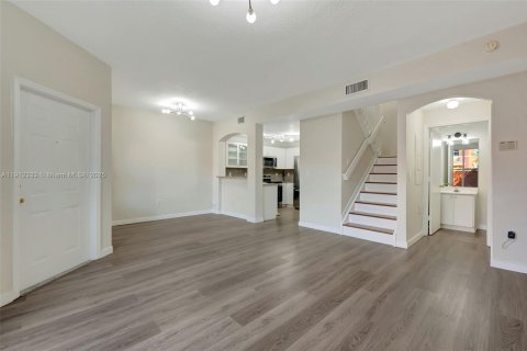 Touwnhouse à vendre à Doral, Floride: 2 chambres, 91.04 m2 № 1969087 - photo 10