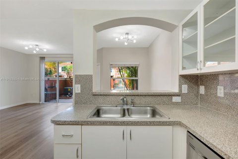 Touwnhouse à vendre à Doral, Floride: 2 chambres, 91.04 m2 № 1969087 - photo 4