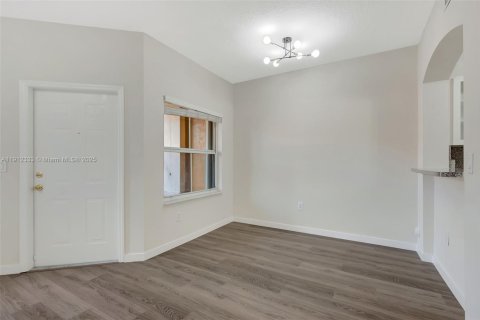 Touwnhouse à vendre à Doral, Floride: 2 chambres, 91.04 m2 № 1969087 - photo 6