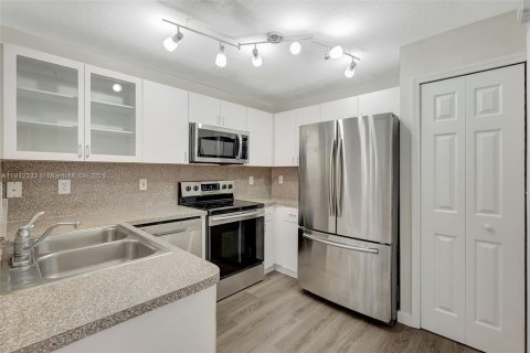 Touwnhouse à vendre à Doral, Floride: 2 chambres, 91.04 m2 № 1969087 - photo 1