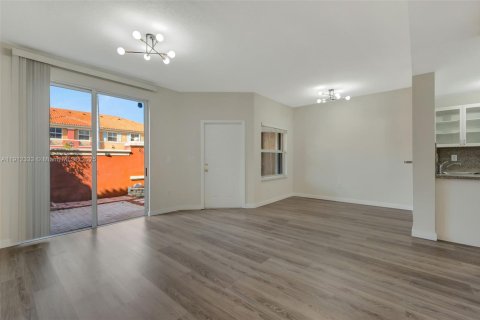 Touwnhouse à vendre à Doral, Floride: 2 chambres, 91.04 m2 № 1969087 - photo 11