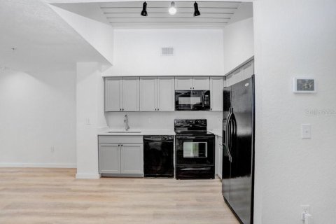 Condo in Tampa, Florida, 1 bedroom  № 2231012 - photo 7