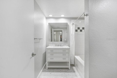 Condo in Tampa, Florida, 1 bedroom  № 2231012 - photo 21