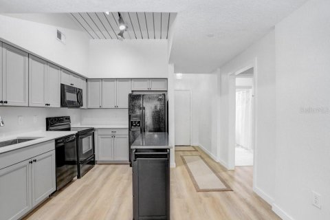 Condo in Tampa, Florida, 1 bedroom  № 2231012 - photo 11