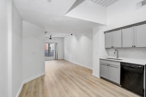 Condo in Tampa, Florida, 1 bedroom  № 2231012 - photo 9