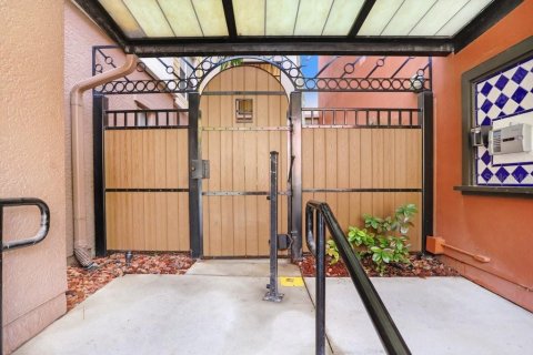 Condo in Tampa, Florida, 1 bedroom  № 2231012 - photo 4