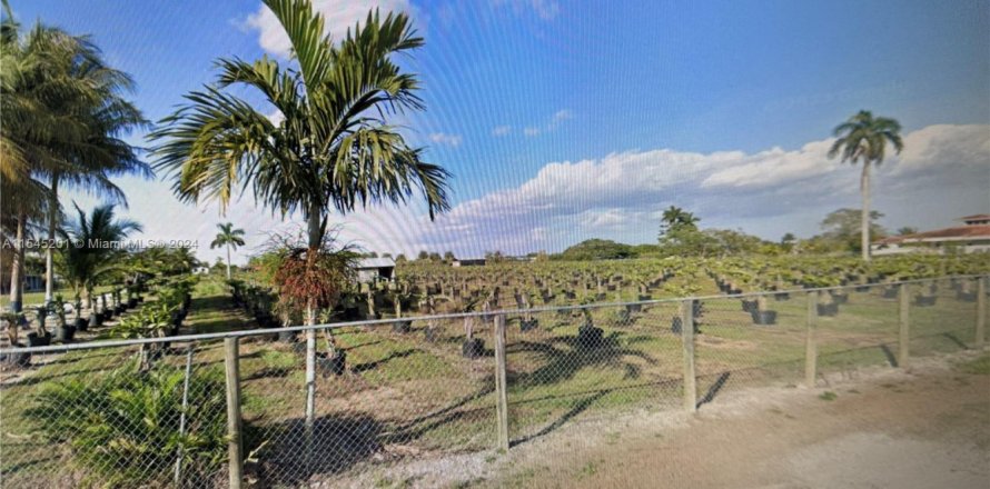 Land in Miami, Florida № 1864225