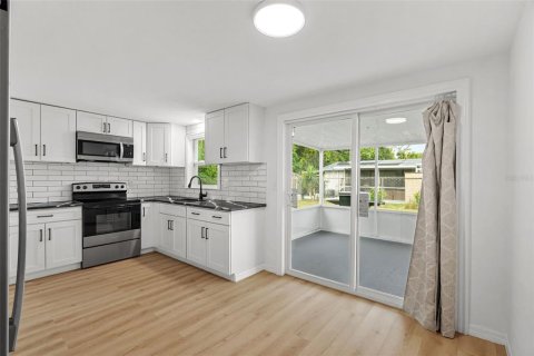 House in Holiday, Florida 2 bedrooms, 80.27 sq.m. № 2259254 - photo 8