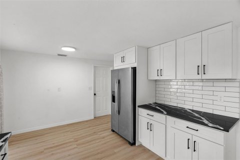 House in Holiday, Florida 2 bedrooms, 80.27 sq.m. № 2259254 - photo 12