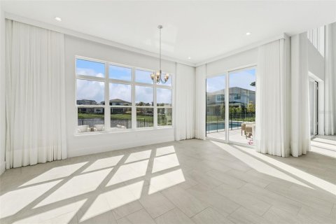 Casa en venta en Orlando, Florida, 6 dormitorios, 616.13 m2 № 2091956 - foto 10
