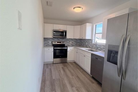 Villa ou maison à louer à Orlando, Floride: 4 chambres, 128.39 m2 № 2425641 - photo 2