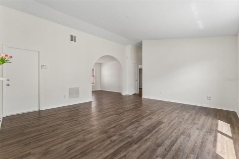 House in Oviedo, Florida 3 bedrooms, 126.25 sq.m. № 2391531 - photo 3