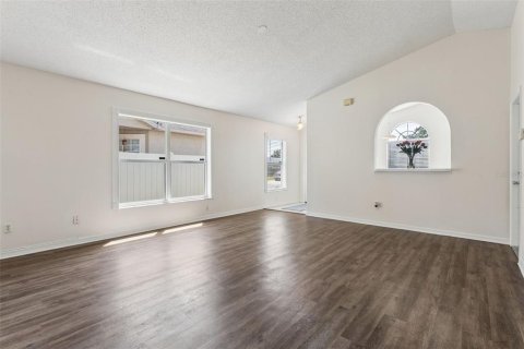 House in Oviedo, Florida 3 bedrooms, 126.25 sq.m. № 2391531 - photo 5