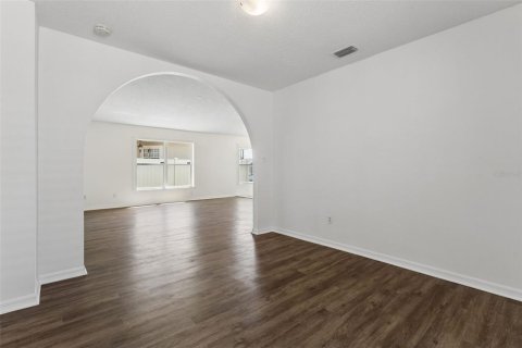 House in Oviedo, Florida 3 bedrooms, 126.25 sq.m. № 2391531 - photo 6