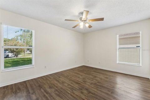 House in Oviedo, Florida 3 bedrooms, 126.25 sq.m. № 2391531 - photo 14