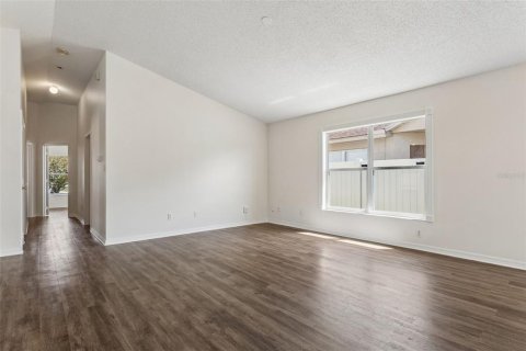 House in Oviedo, Florida 3 bedrooms, 126.25 sq.m. № 2391531 - photo 4