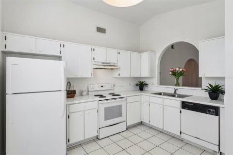 House in Oviedo, Florida 3 bedrooms, 126.25 sq.m. № 2391531 - photo 9