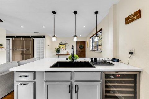 Copropriété à louer à Miami, Floride: 2 chambres, 82.68 m2 № 2028988 - photo 5