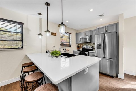 Copropriété à louer à Miami, Floride: 2 chambres, 82.68 m2 № 2028988 - photo 2