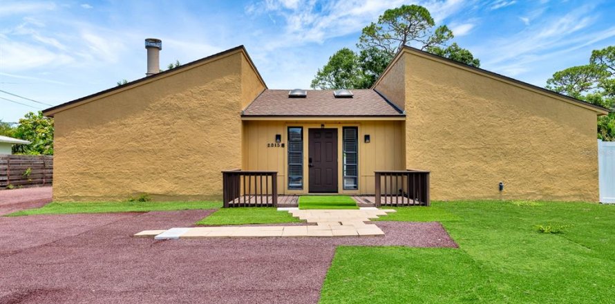 House in Sarasota, Florida 4 bedrooms, 188.68 sq.m. № 2216278
