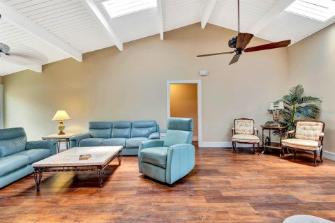House in Sarasota, Florida 4 bedrooms, 188.68 sq.m. № 2216278 - photo 8