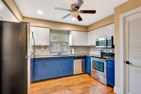 House in Sarasota, Florida 4 bedrooms, 188.68 sq.m. № 2216278 - photo 19