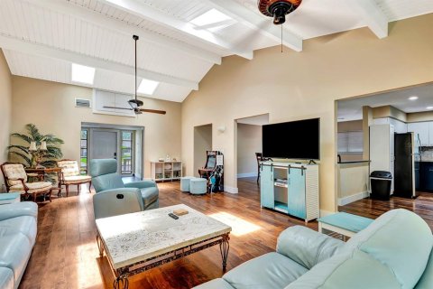 House in Sarasota, Florida 4 bedrooms, 188.68 sq.m. № 2216278 - photo 10